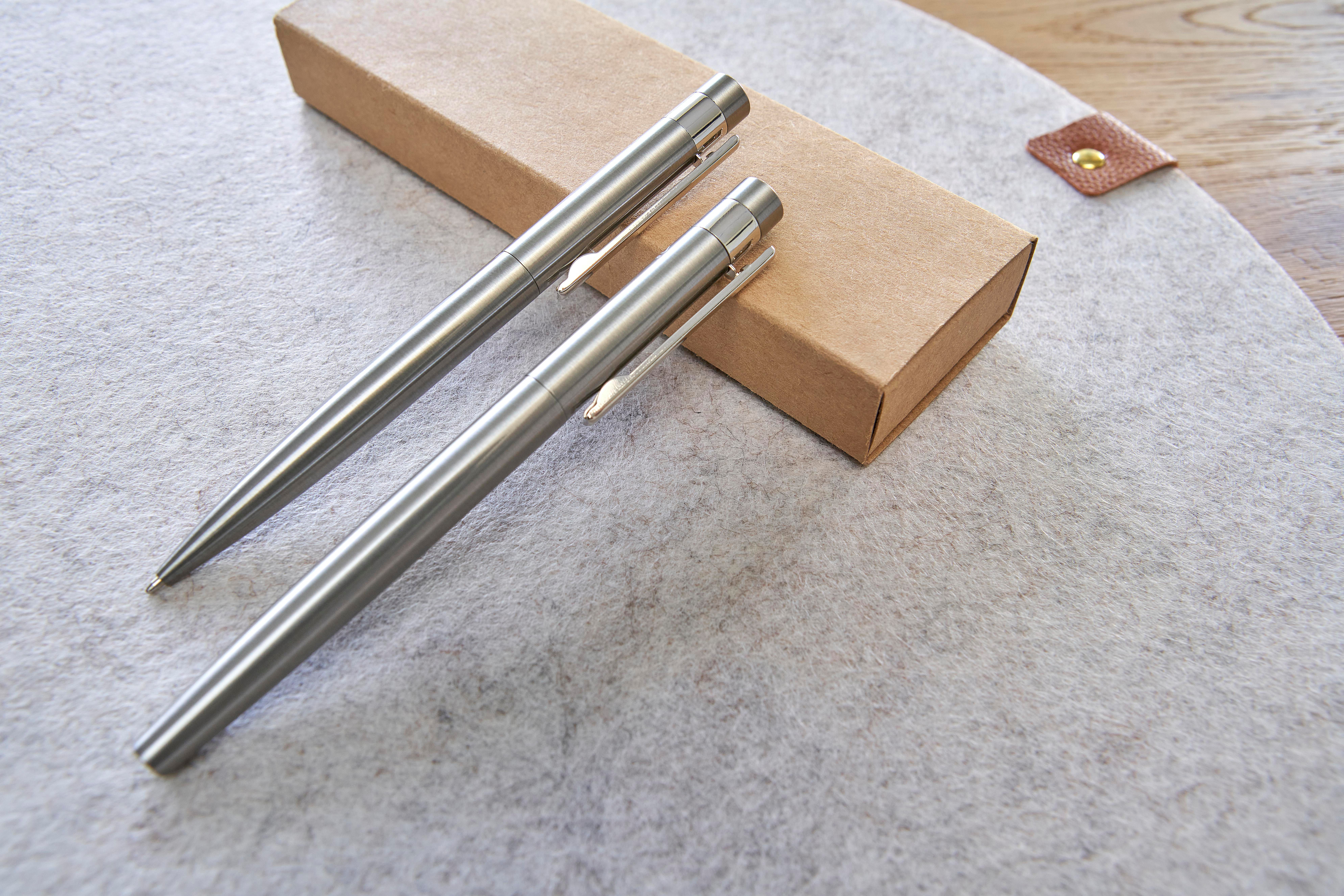 Vue 9 de Set d'écriture Fritz | Inox recyclé | Stylo bille twist et rollerball