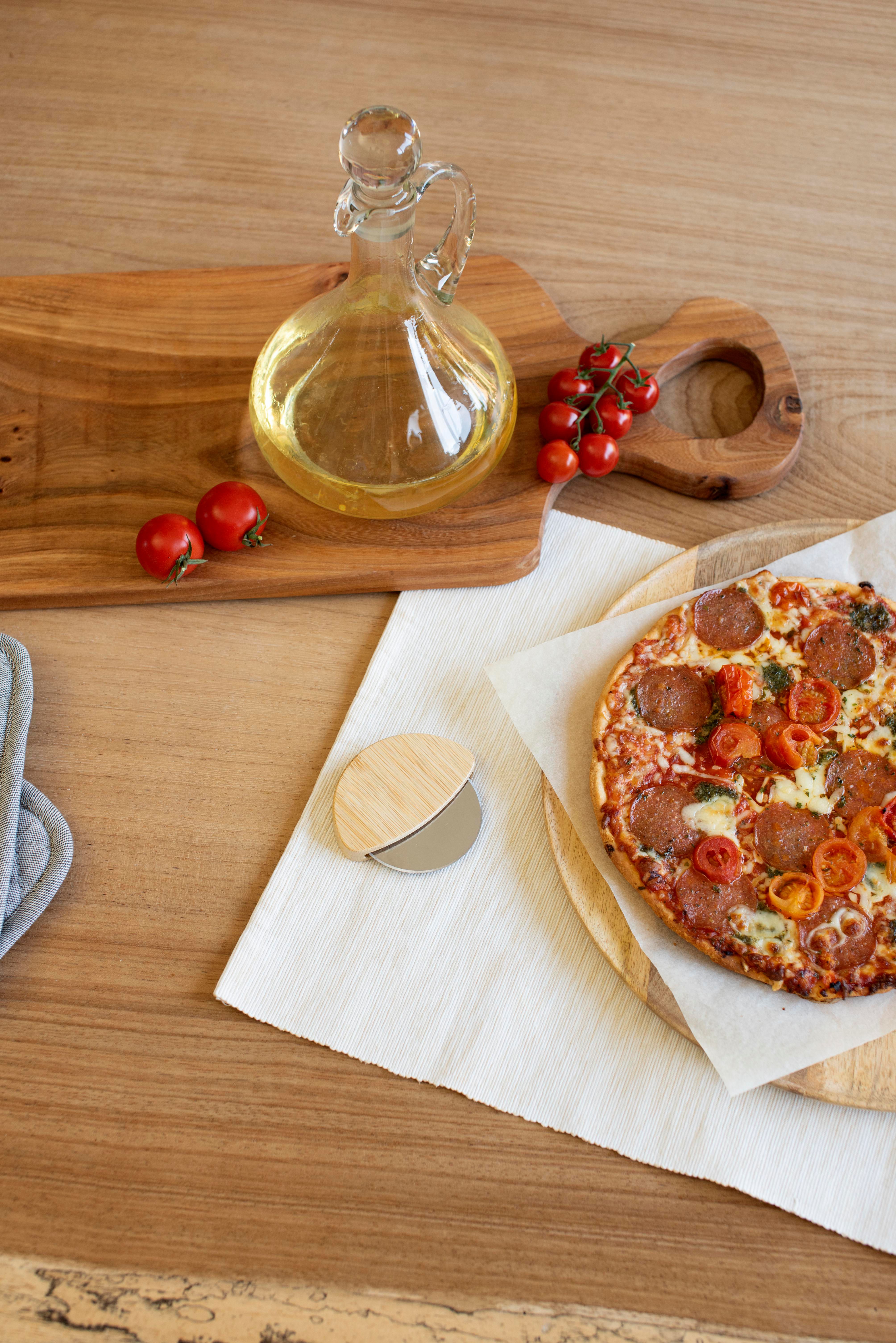 Vue 4 de Coupe-pizza Ian