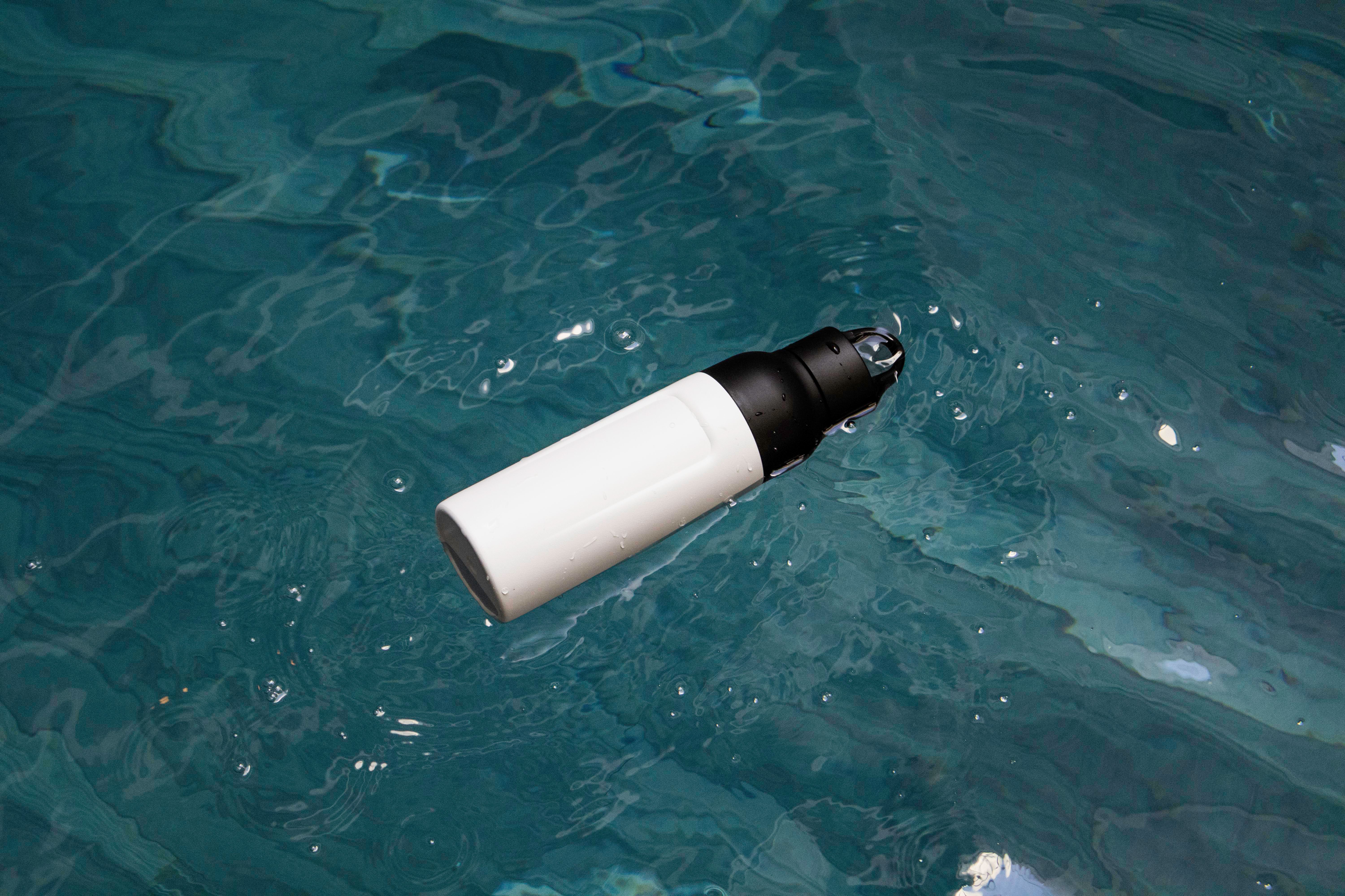 Vue 9 de BrandCharger bouteille Posh Flo | 520 ml