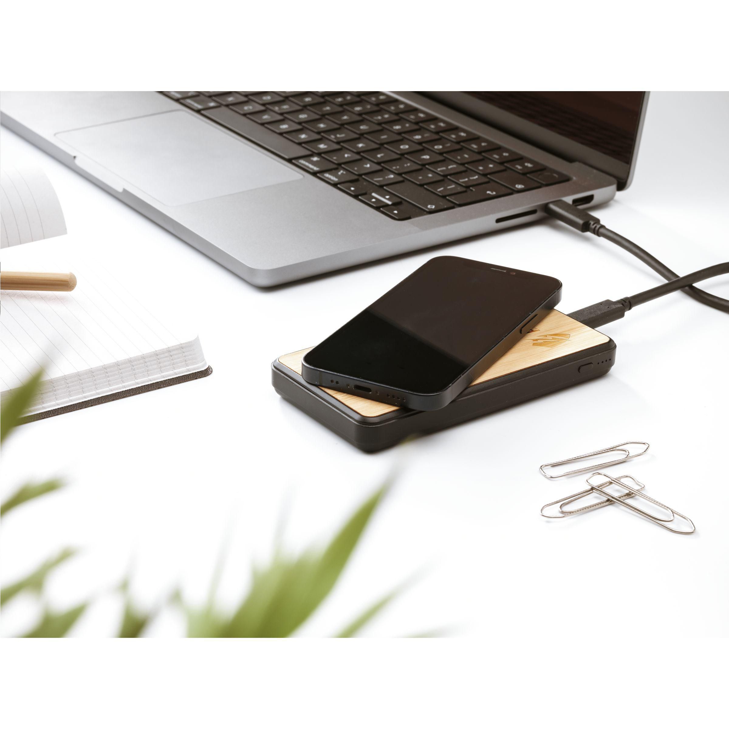 Vue 8 de Boru Bamboo RCS Recycled ABS Powerbank Wireless Charger
