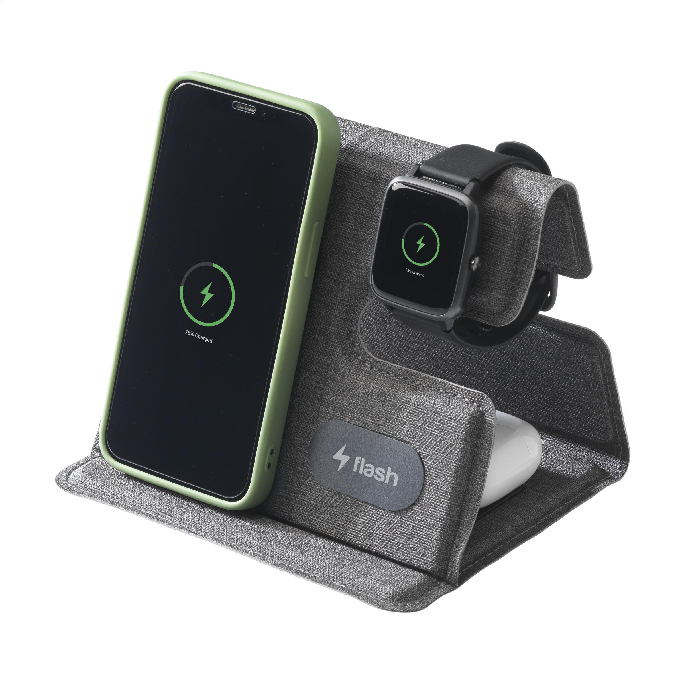 Vue 2 de Triplo RCS Wireless Charging Station chargeur externe