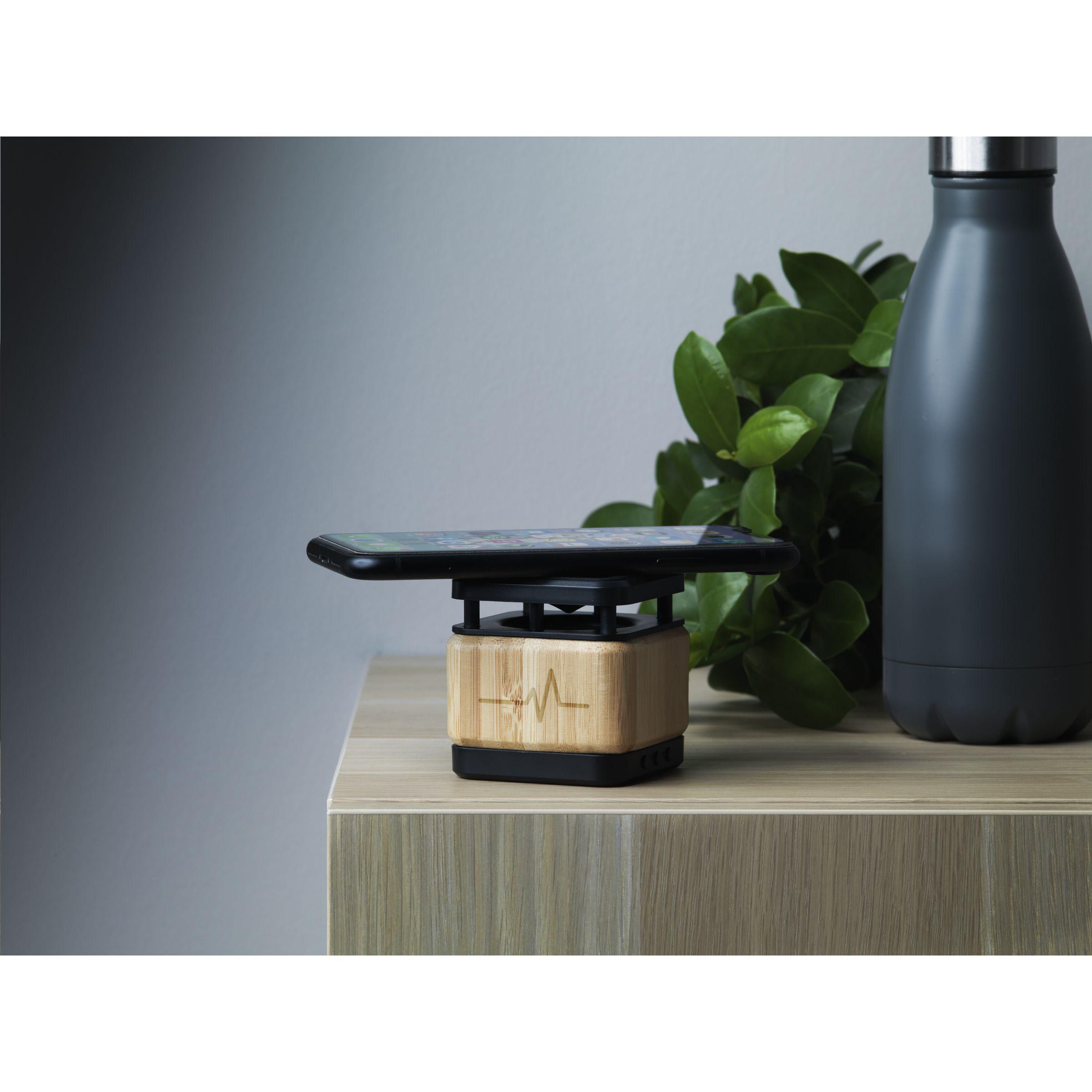 Vue 7 de Bamboo Block Speaker avec chargeur sans fil