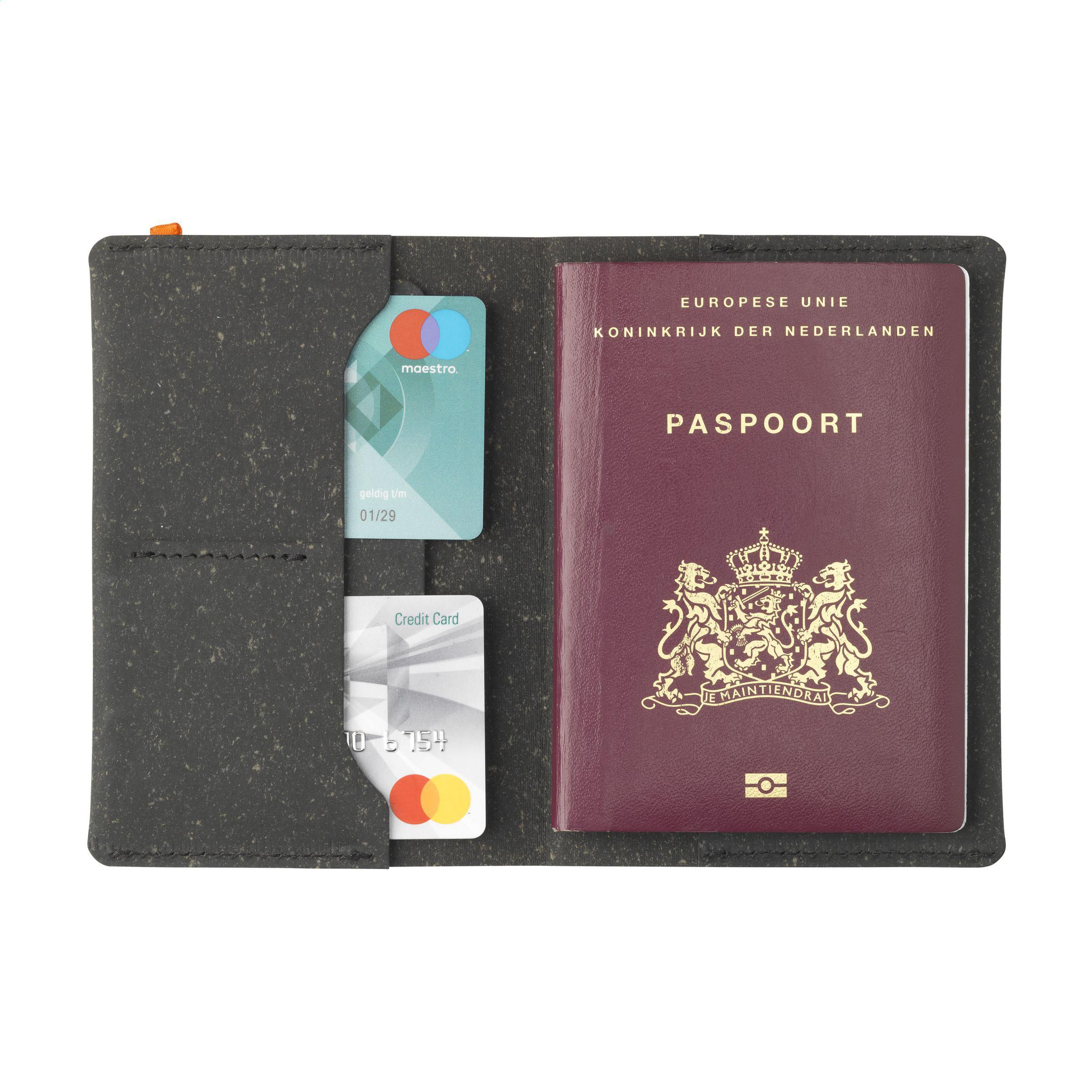 Vue 2 de Recycled Leather Passport Holder étui à passeport