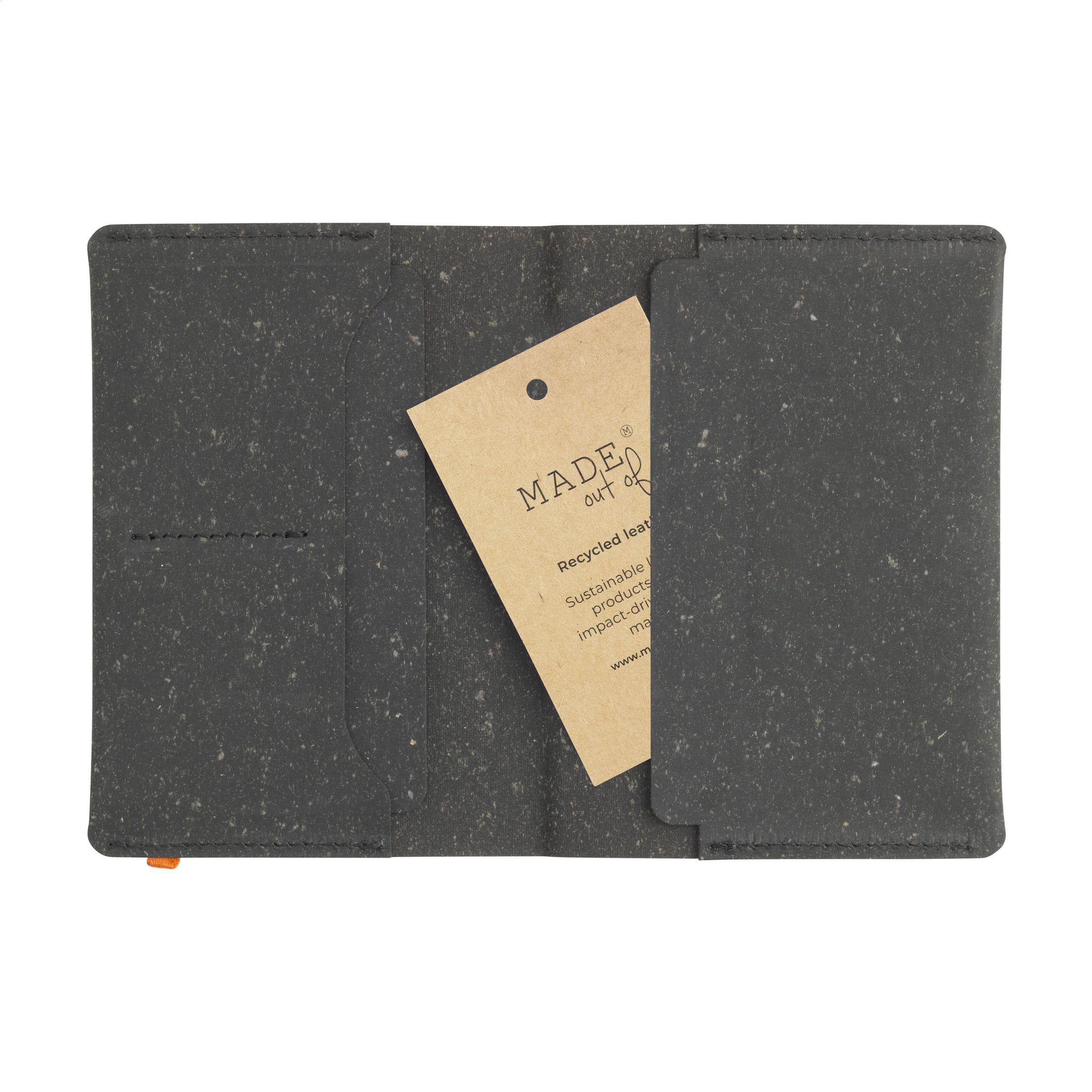 Vue 3 de Recycled Leather Passport Holder étui à passeport