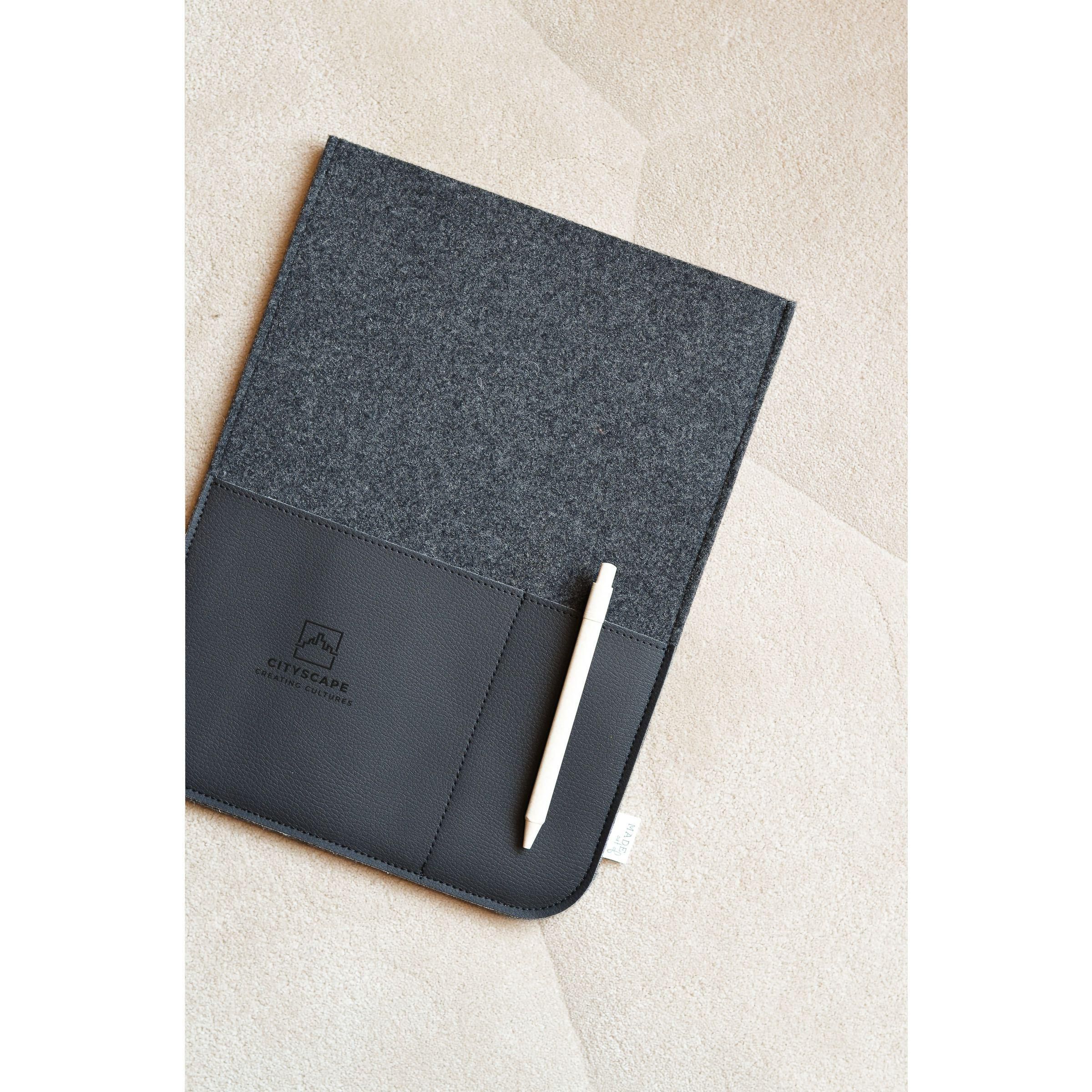 Vue 5 de Recyc Felt&Apple Imitation Leather LaptopSleeve 16p