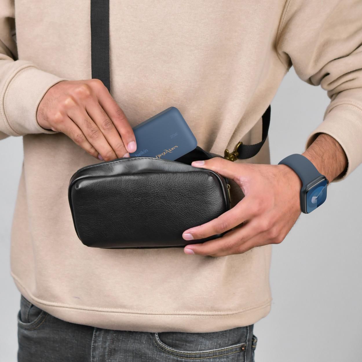 Vue 8 de Belkin BoostCharge Power Bank 10K Câble intégré