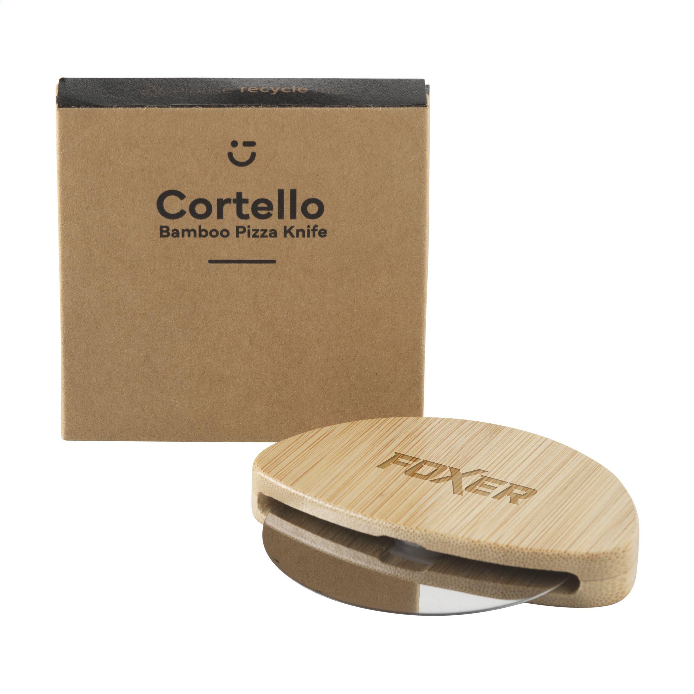 Vue 3 de Cortello Bamboo Pizza Cutter couteau à pizza