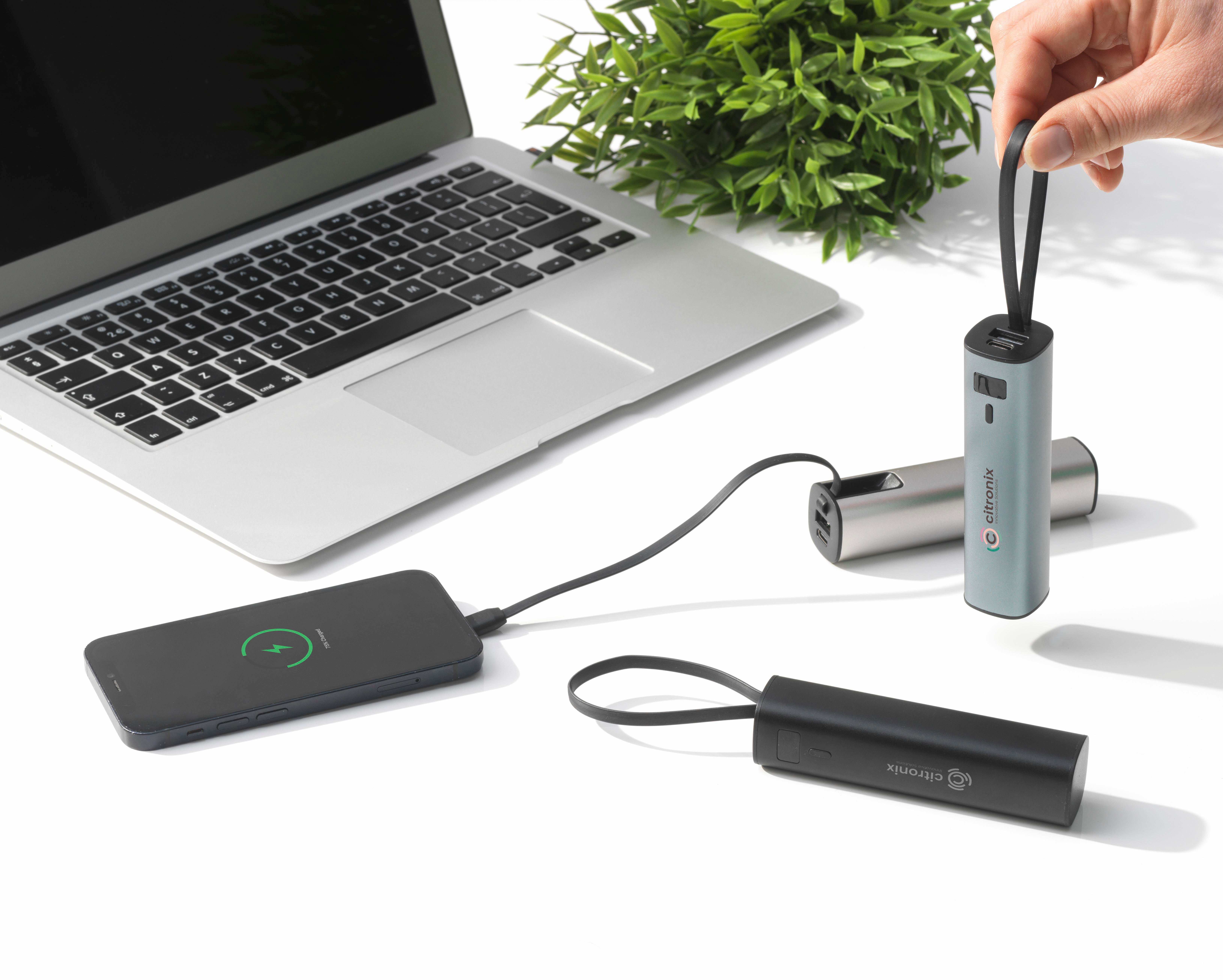 Vue 8 de SlimBoost 5000 RCS R-Alu Powerbank chargeur