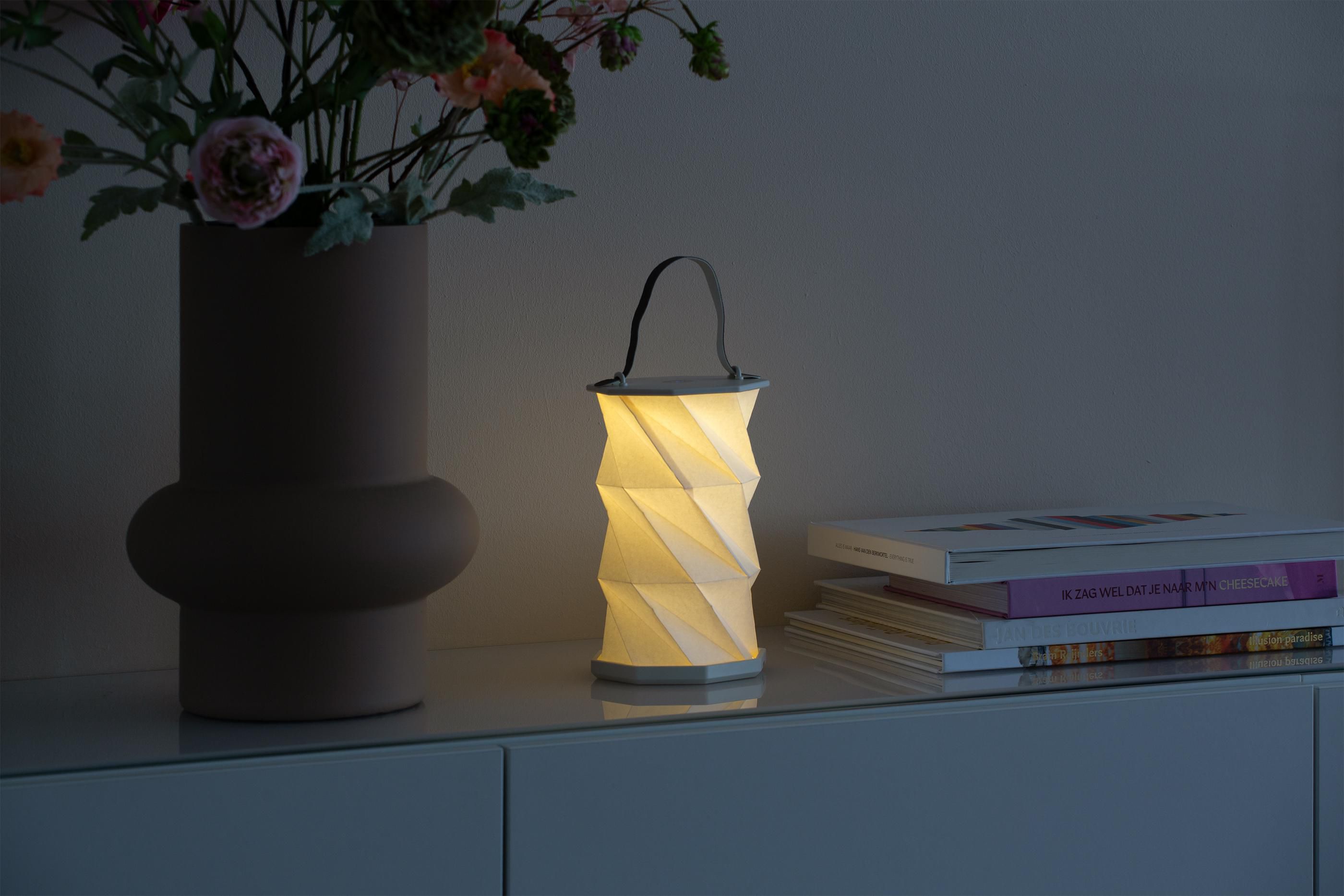 Vue 8 de Wooosh Rising Lantern lampe LED en papier