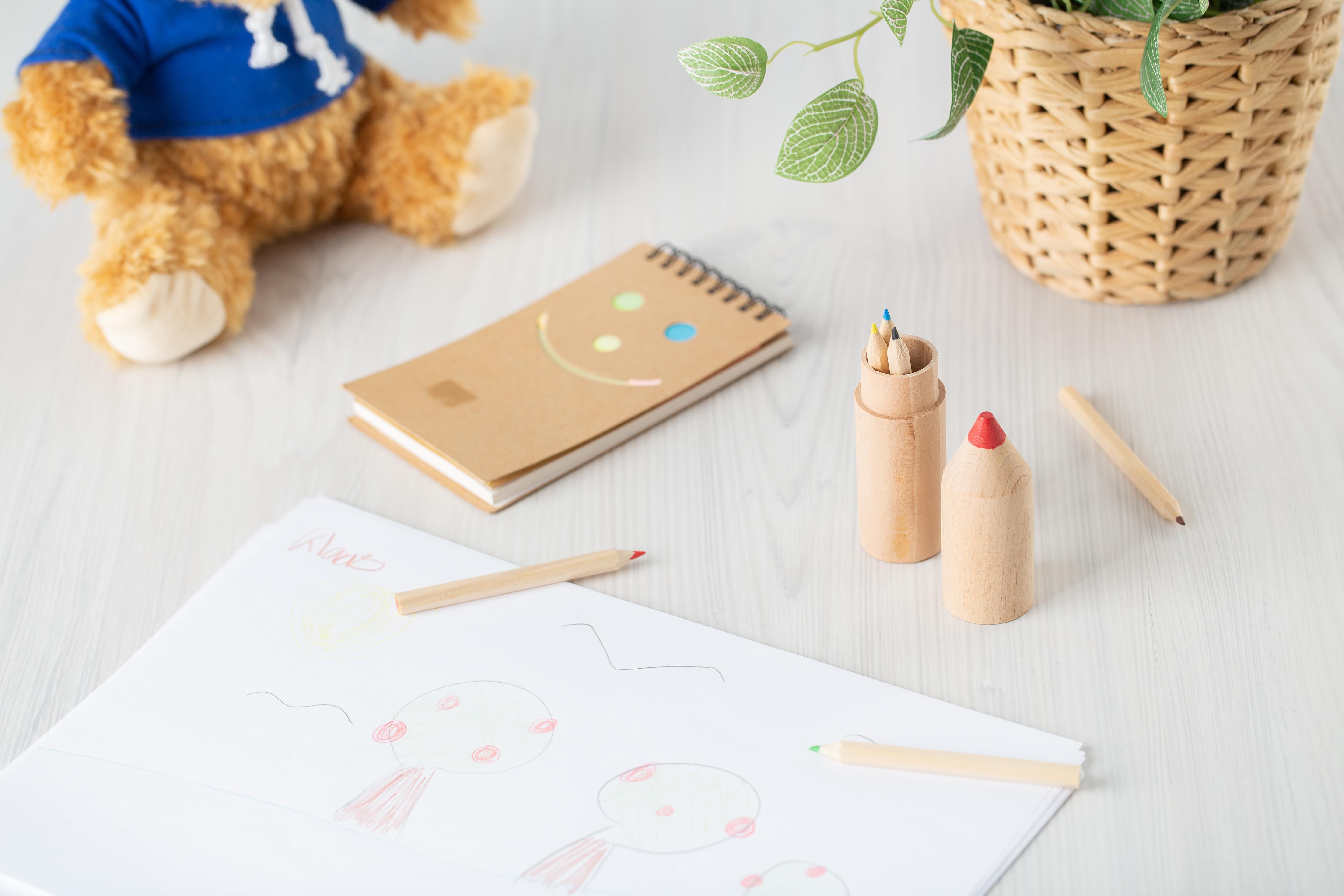 Vue 3 de Set de crayons de couleur Francis | Support en bois | 6 crayons