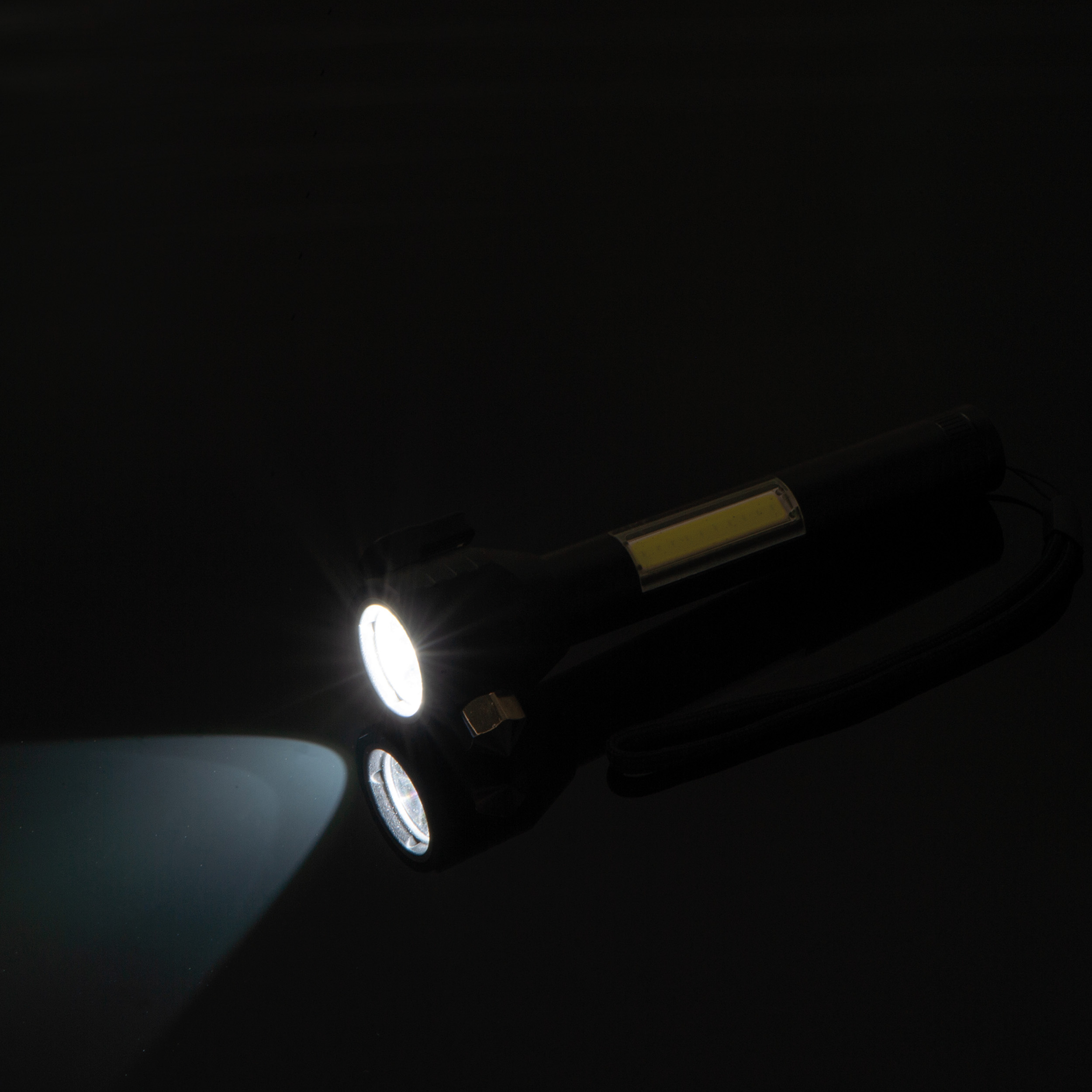 Vue 2 de Lampe de poche rechargeable Trent