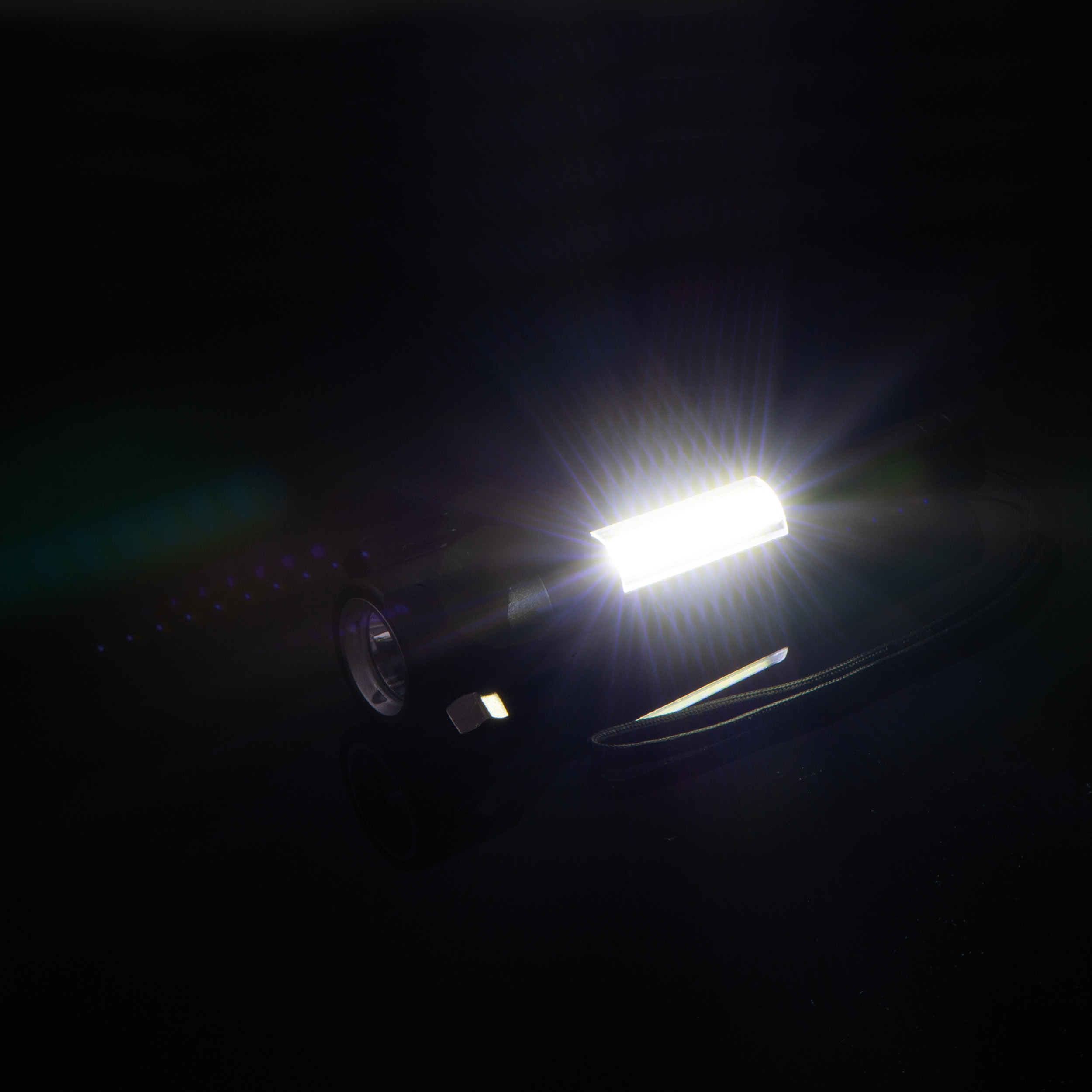 Vue 3 de Lampe de poche rechargeable Trent