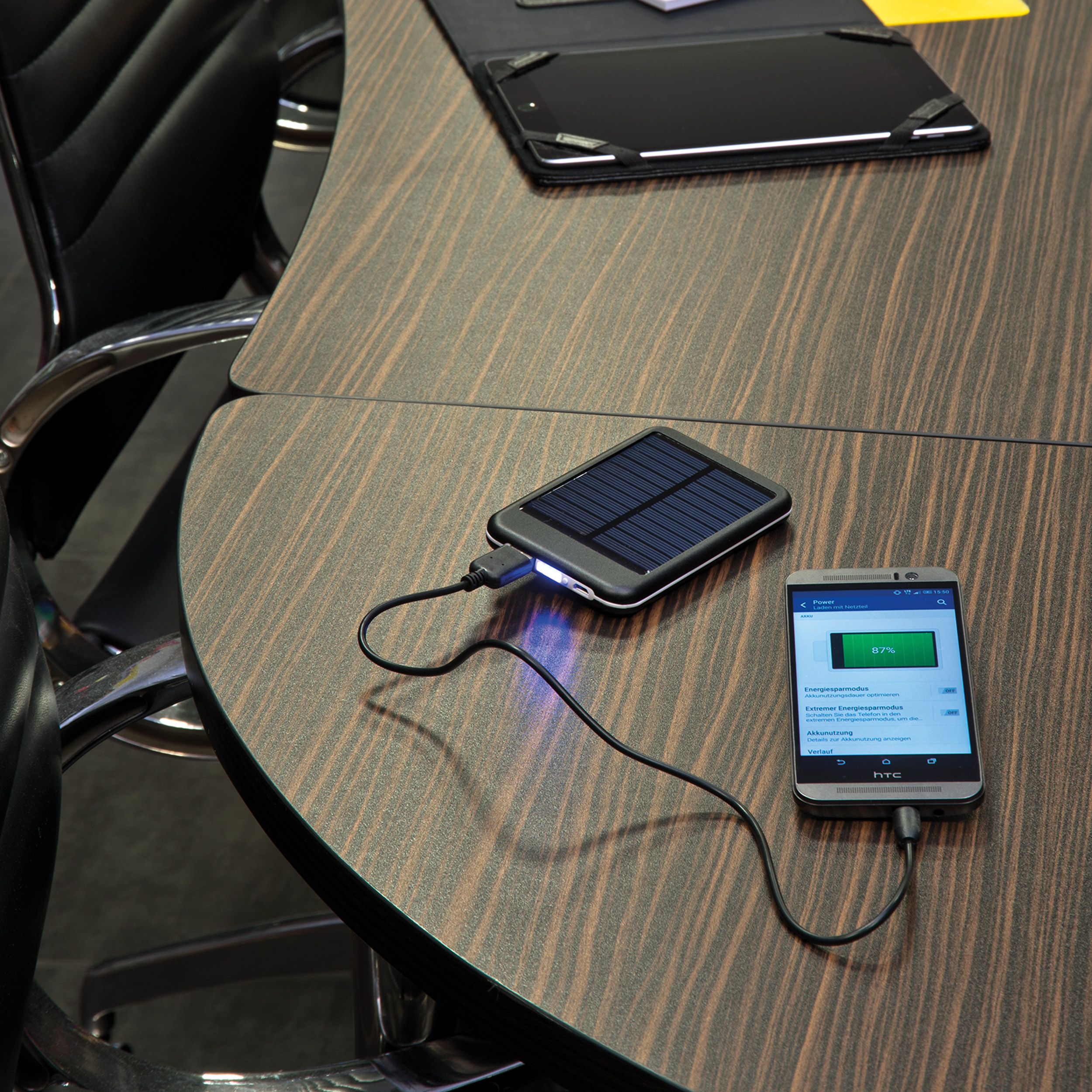 Vue 3 de Chargeur solaire en métal Philadelphia