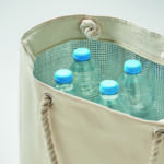 Sac isotherme de plage zippé en coton avec anses en corde.  220 gr/m². Isolation en feuille d'aluminium de 2 mm. – Image 5