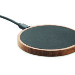 Chargeur sans fil en bois d'acacia et 58% de PU recyclé . Connectez le à votre ordinateur, placez-y le smartphone pour le charger.  Sortie : DC 9V/1.67A (15W).