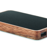 Chargeur sans fil 15W et Powerbank 4000mAh avec boîtier en bois d'acacia et PU recyclé. Prend en charge la technologie de charge rapide (20 W). Entrée/sortie : Type-C.